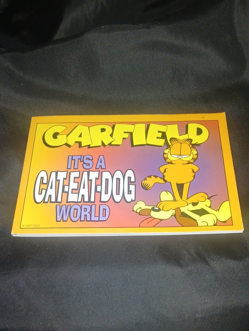 Garfield It's a Cat-Eat-Dog World Vintage 1996 Comic Book Collectable